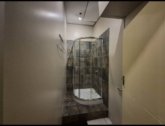 89M² RETAIL TO LET IN SUNNINGHILL